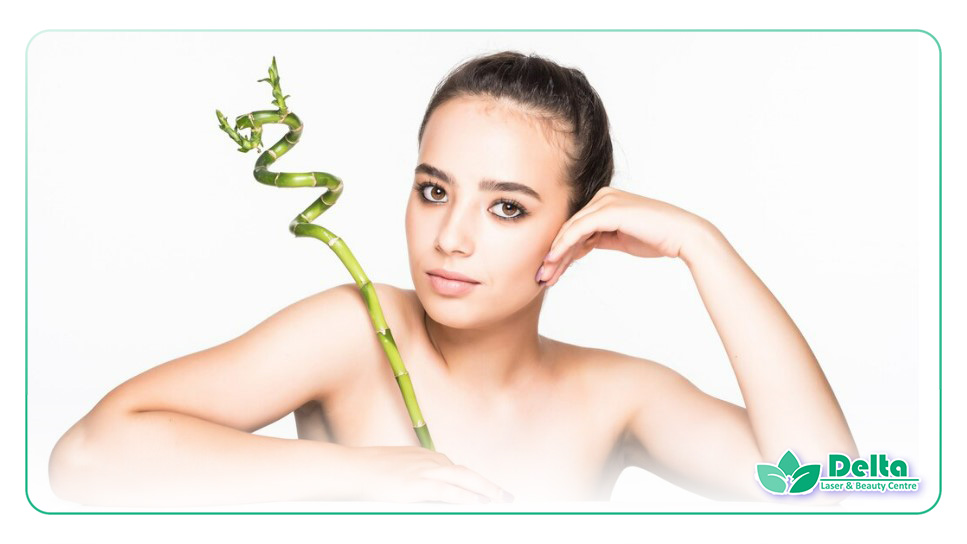 تصویری از زنی زیبا در حال جوانسازی پوست خود با روشهای گیاهی