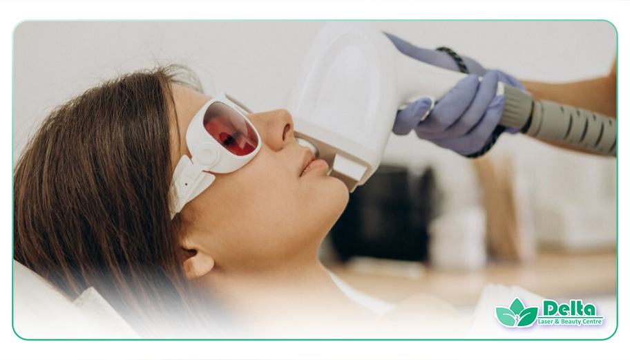 تصویری از زنی زیبا تحت درمان لیزر فوتونا