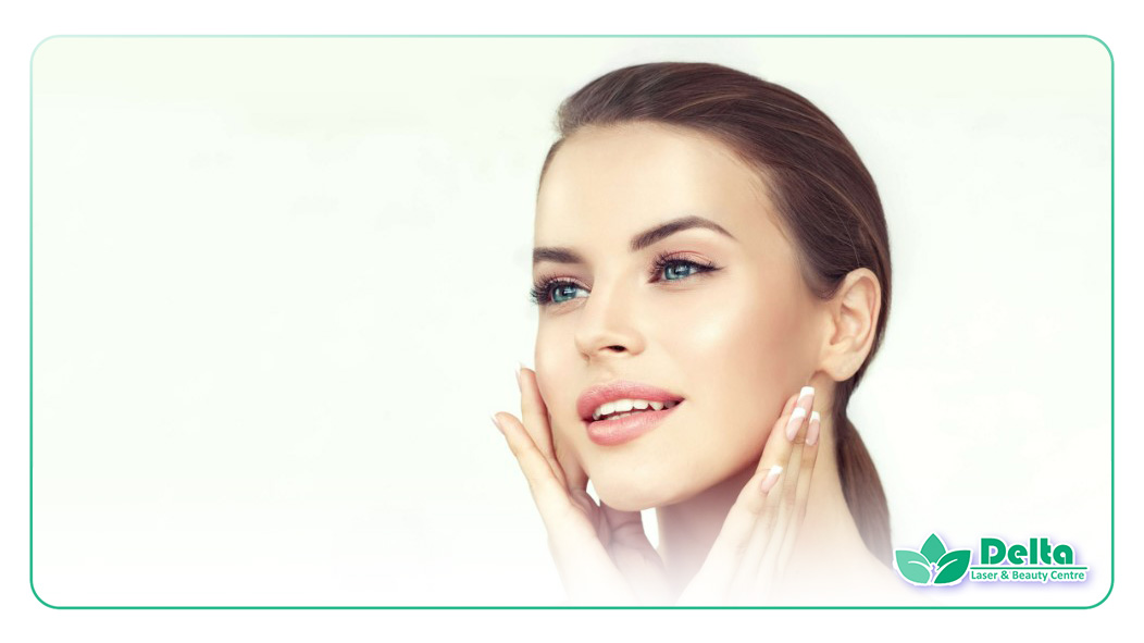 تصویری از زنی زیبا در حال انجام جوانسازی چهاربعدی